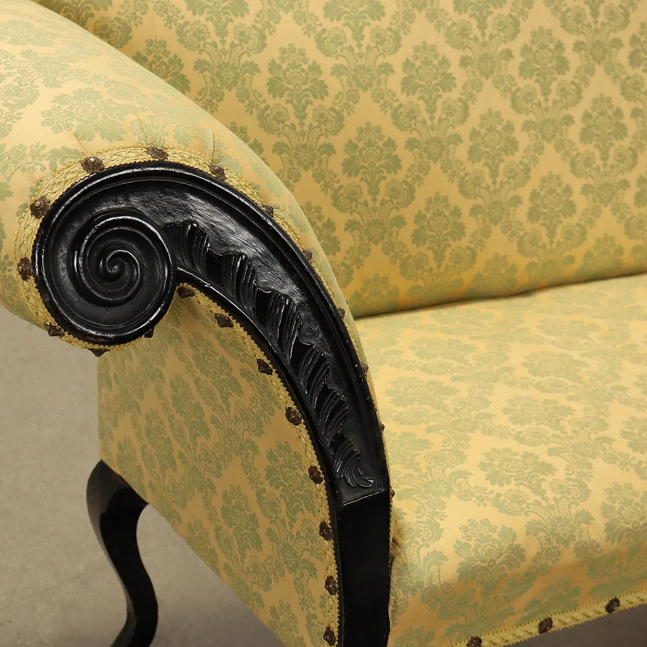 Divano in noce rivestito in tessuto, '700 5