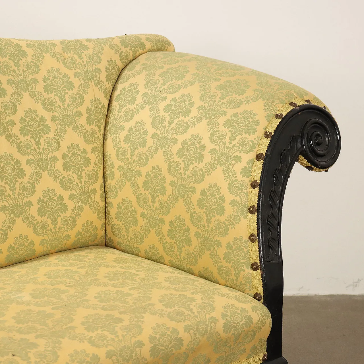 Divano in noce rivestito in tessuto, '700 6