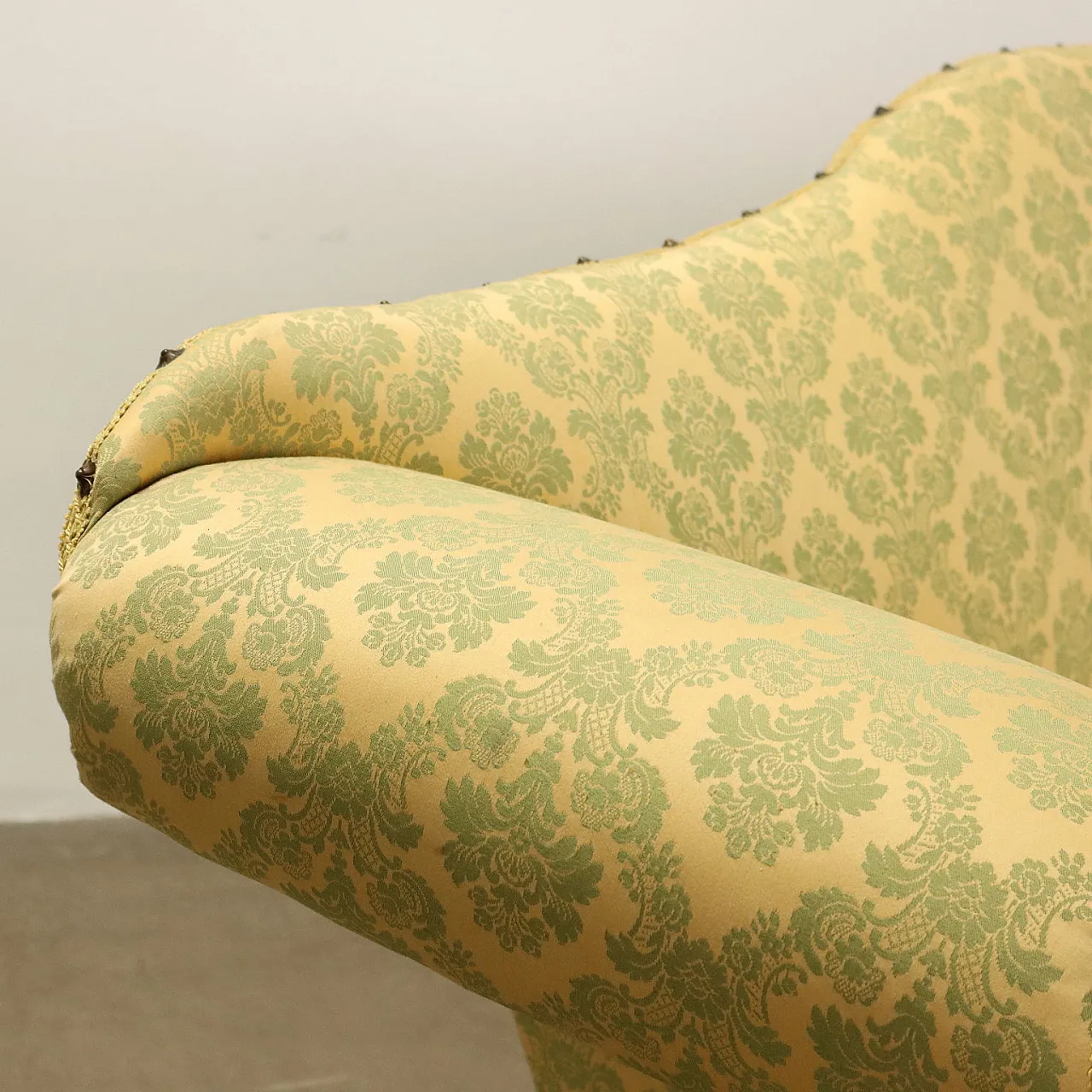 Divano in noce rivestito in tessuto, '700 7