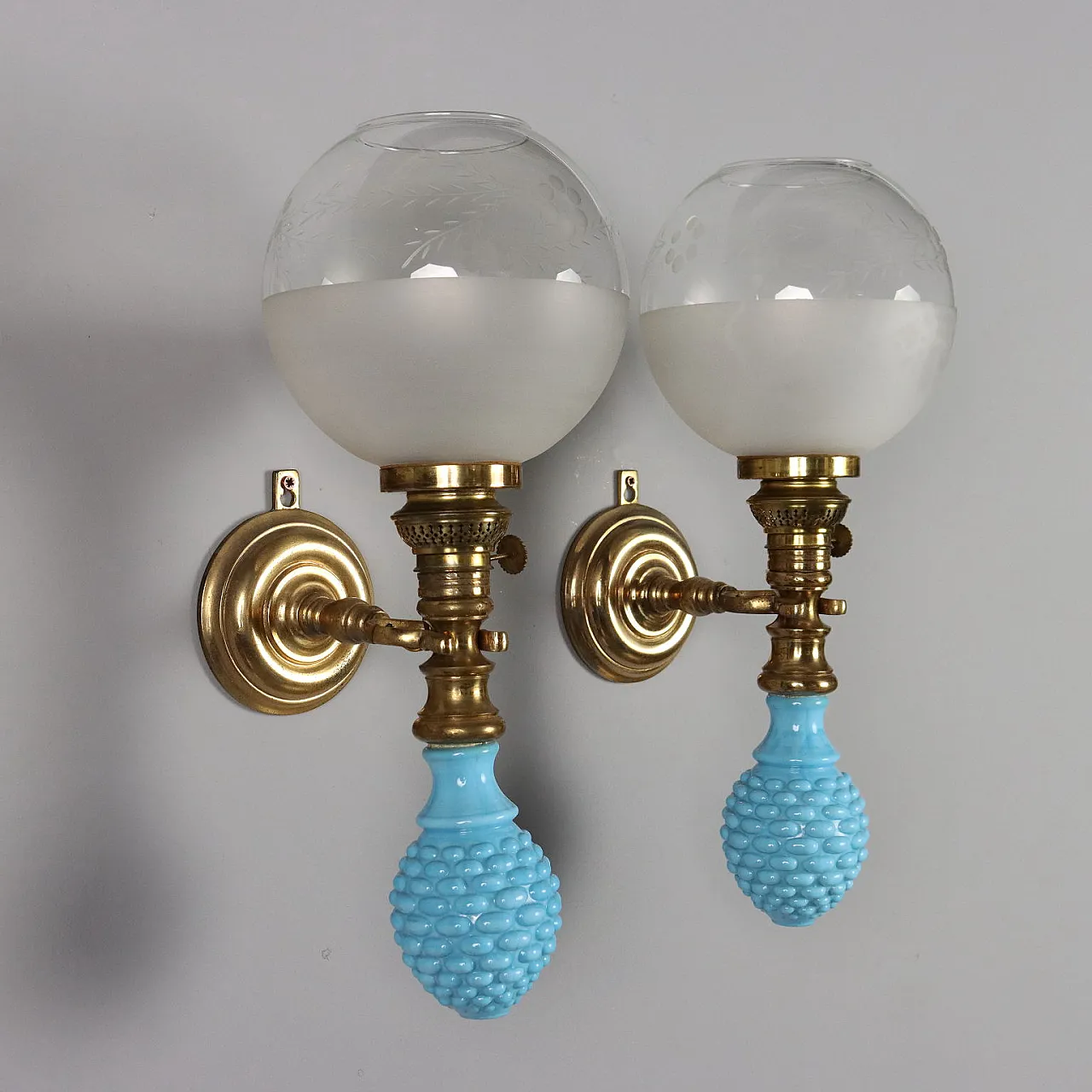 Pair of gilded bronze, glass and ceramic wall lamps, 20th century 1