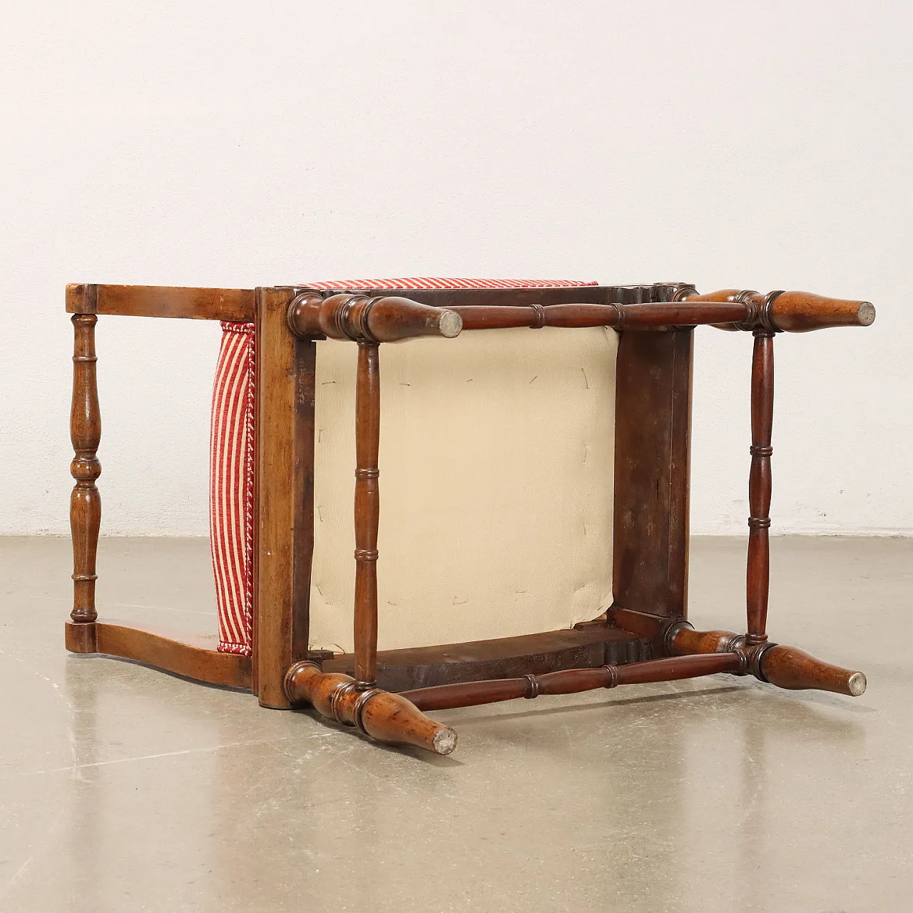 Pair of walnut benches with wavy arms & padded seat, 19th century 9