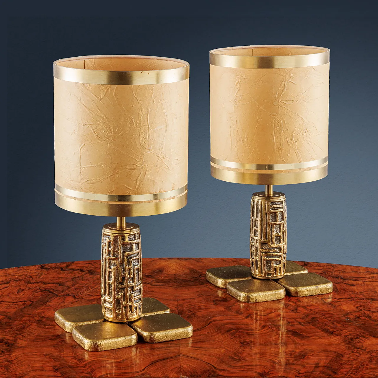 Coppia di lampade da tavolo con base in ottone di Luciano Frigerio, anni '70 2