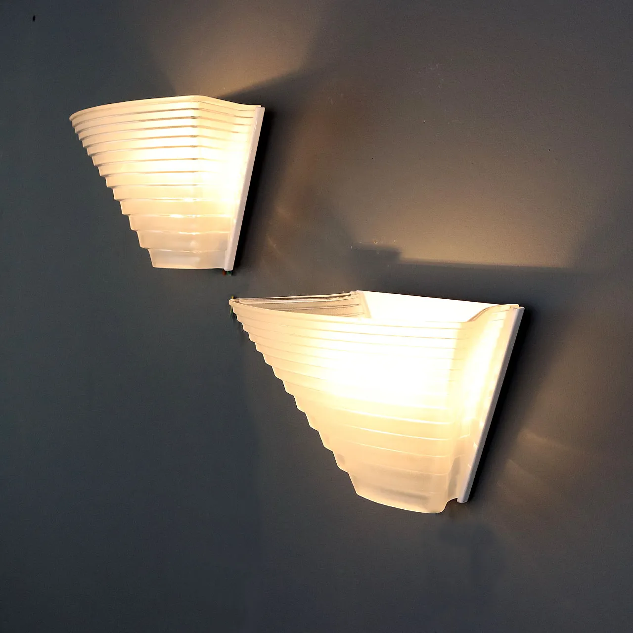 Pair of Artemide Pergamo 30 wall lamps by A. Mangiarotti, 1980s 4