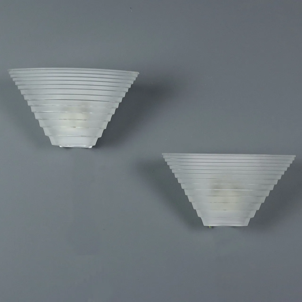 Pair of Artemide Pergamo 30 wall lamps by A. Mangiarotti, 1980s 6