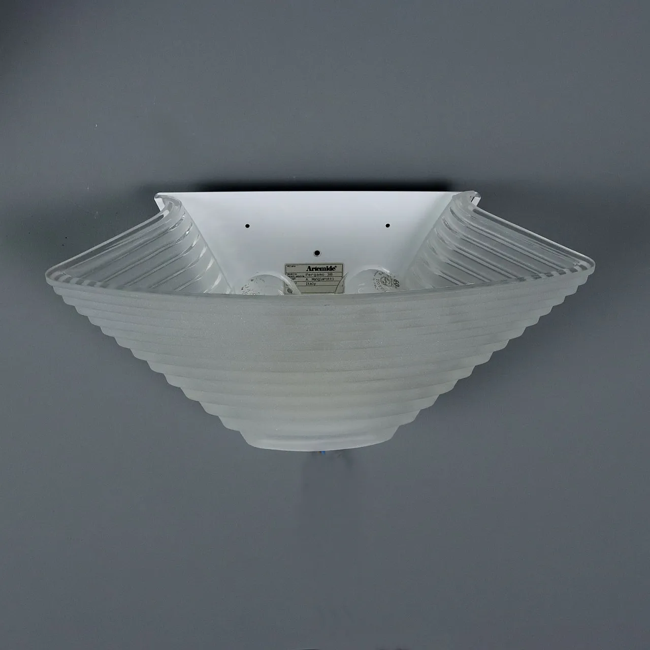 Pair of Artemide Pergamo 30 wall lamps by A. Mangiarotti, 1980s 7
