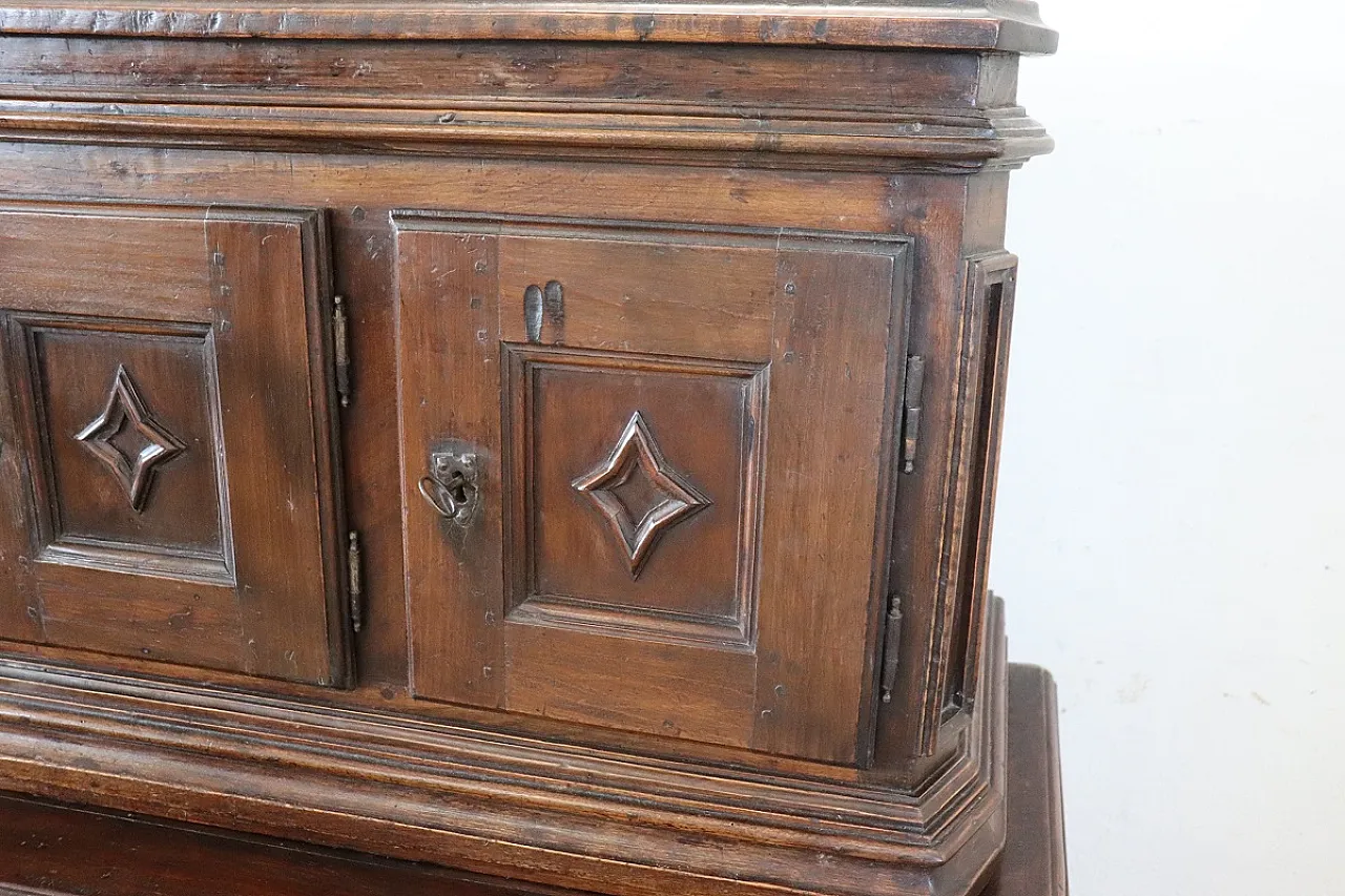 Credenza in noce, '600 4