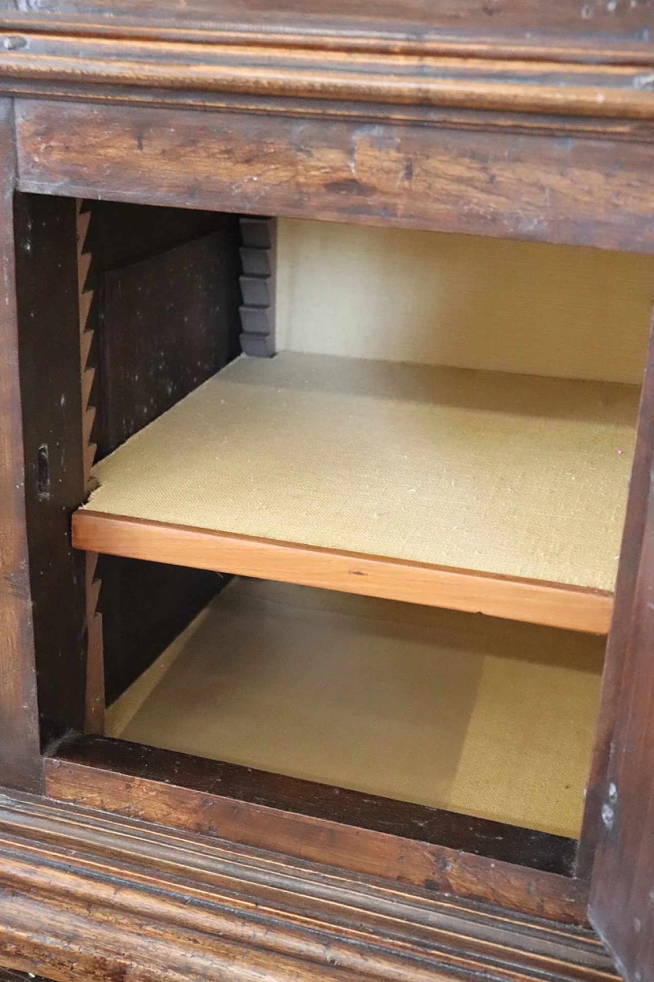 Credenza in noce, '600 12