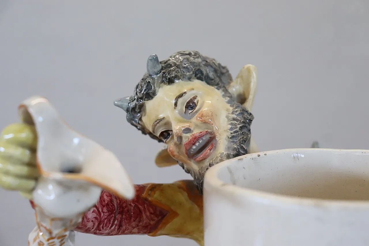 Vaso in ceramica con figure in rilievo, inizio '900 9