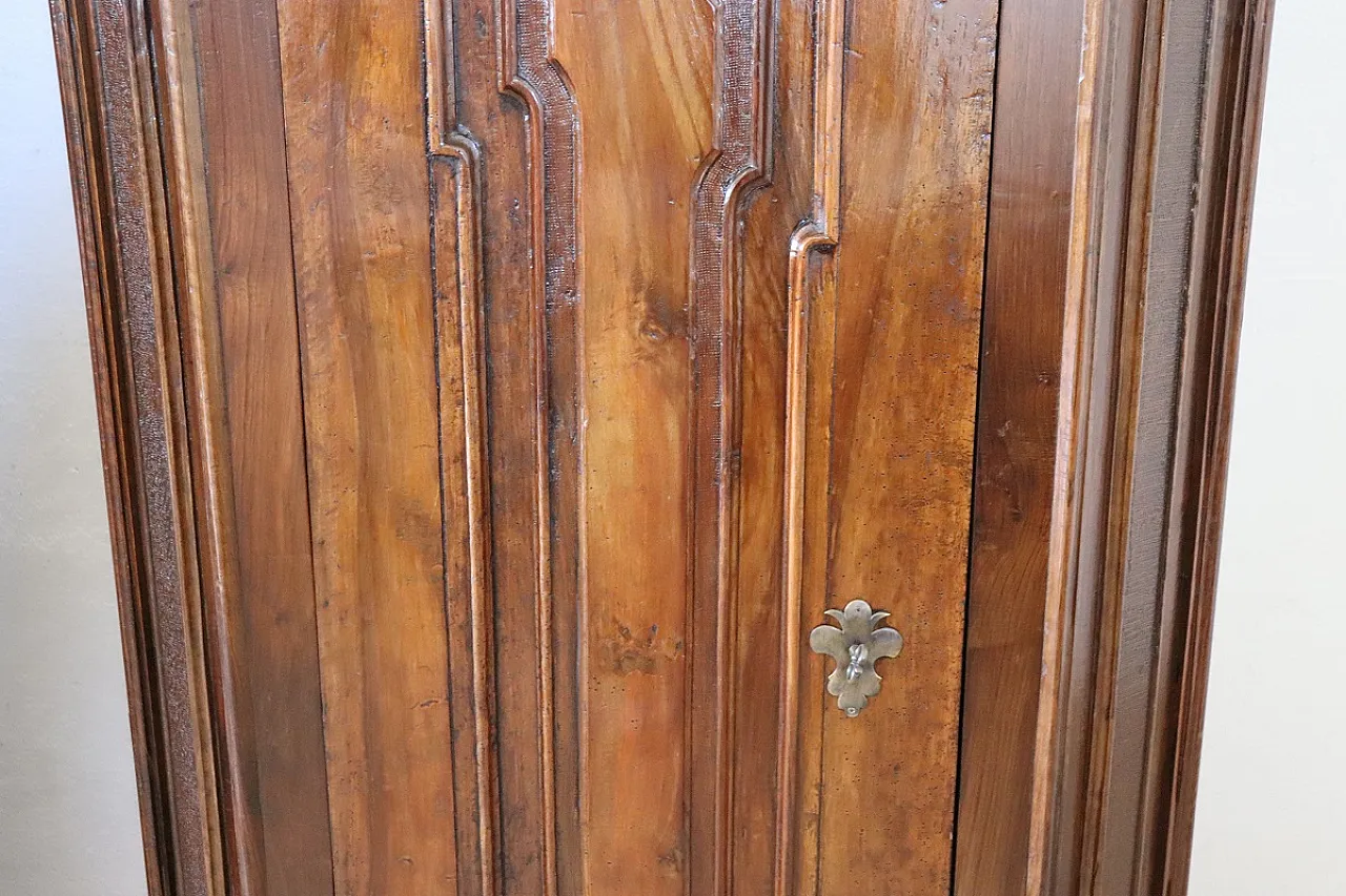 Coppia di angoliere in noce, '600 14