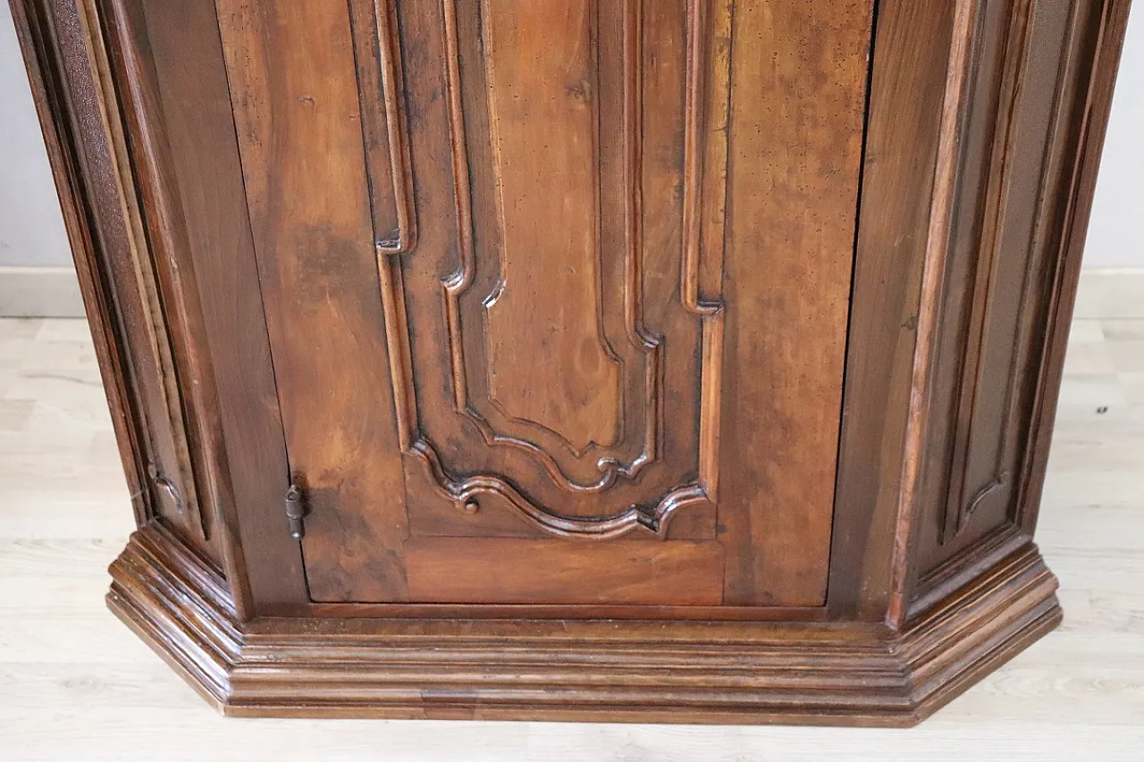 Coppia di angoliere in noce, '600 15