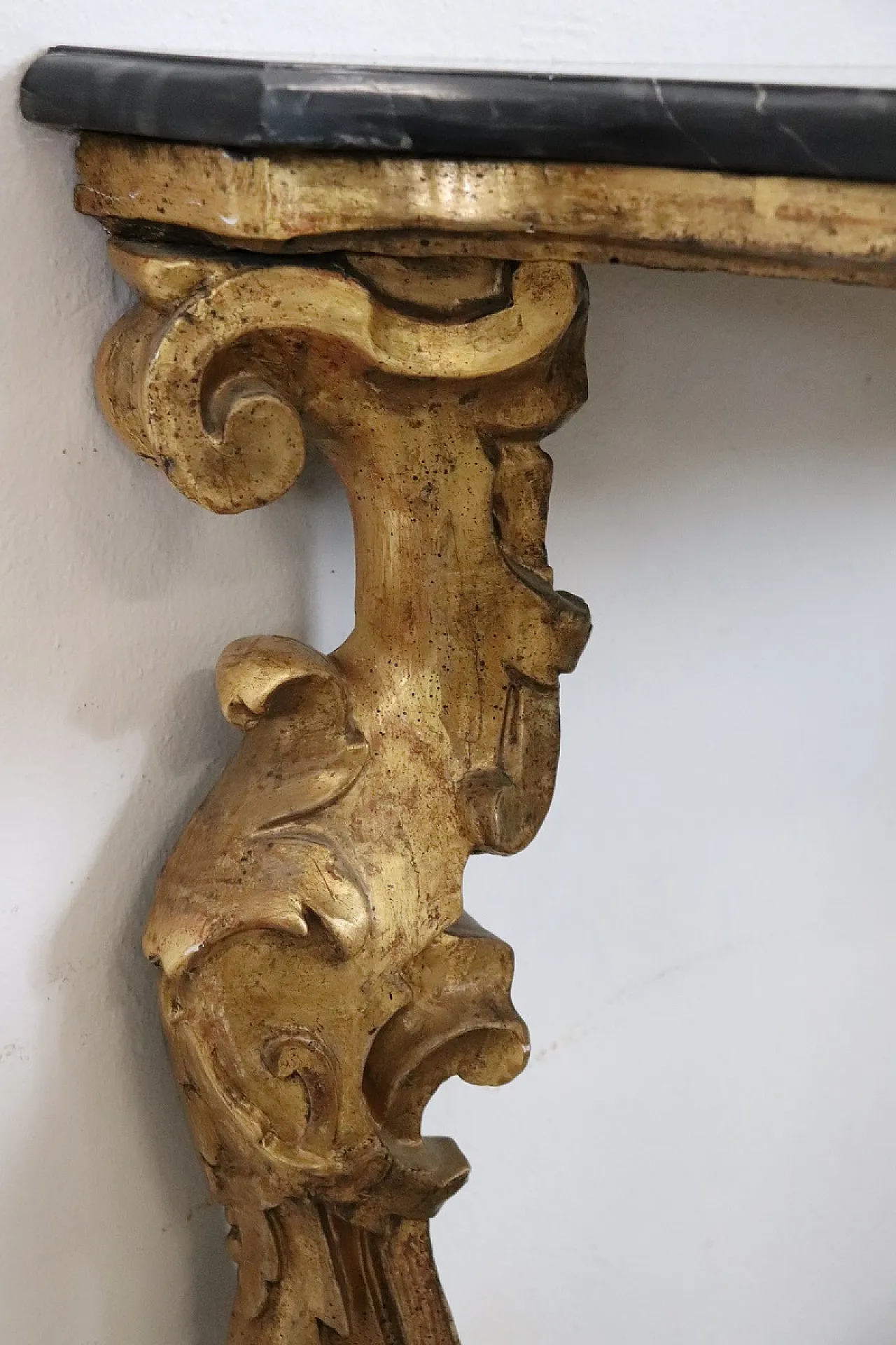 Gilded and carved LouiS XV console, 18th century 10