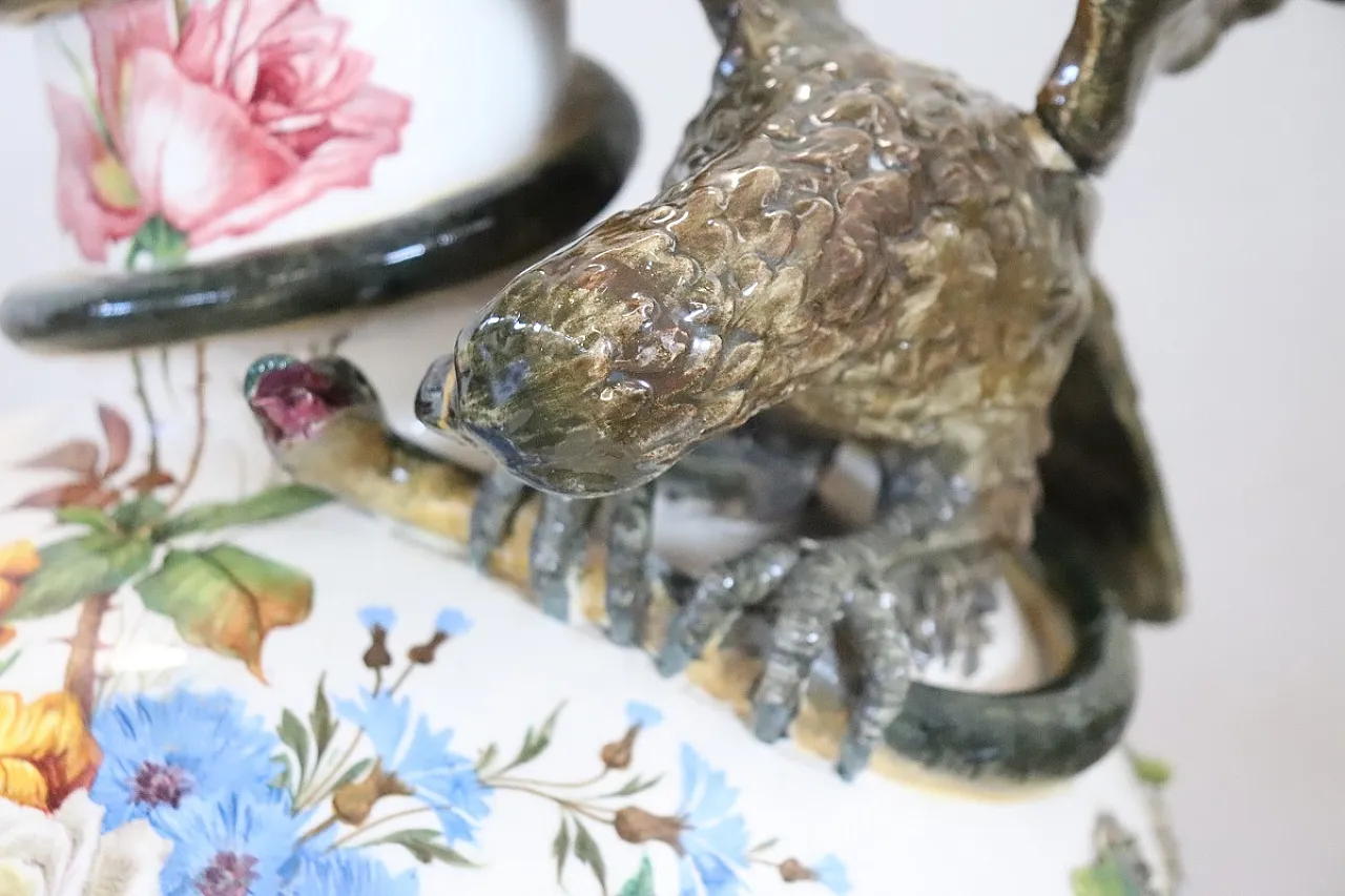 Vaso in ceramica con figure in rilievo, inizi '900 7