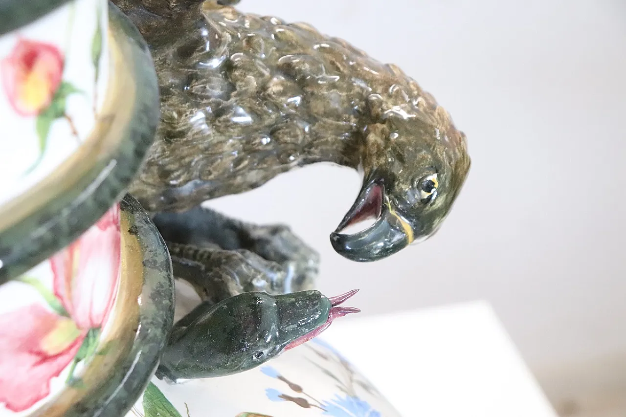 Vaso in ceramica con figure in rilievo, inizi '900 8