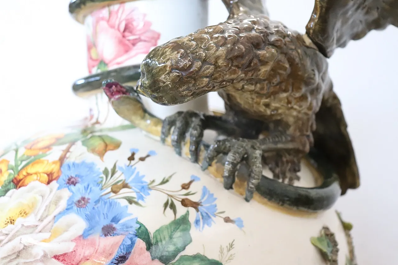 Vaso in ceramica con figure in rilievo, inizi '900 10