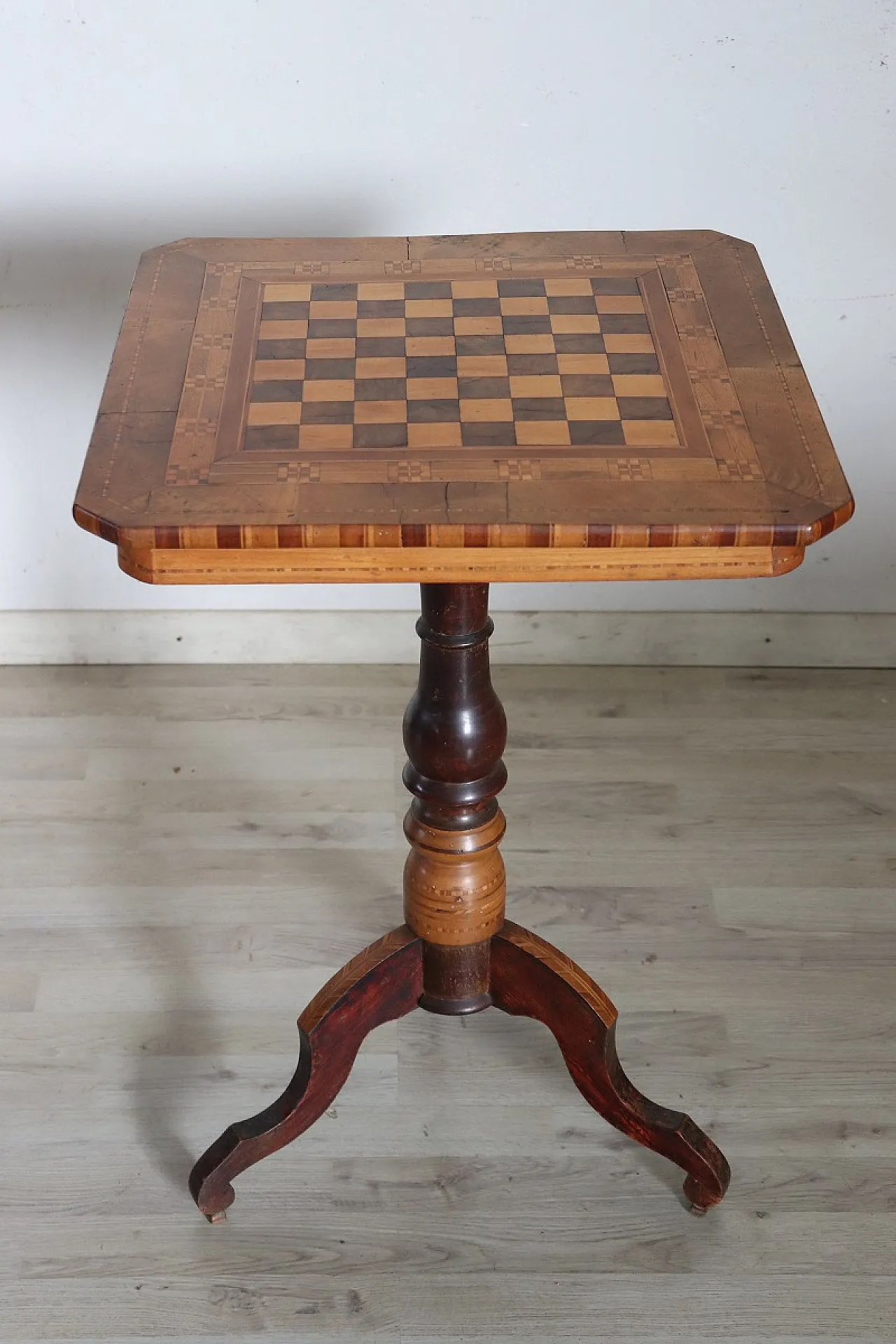 Inlaid walnut coffee table, 19th century 2