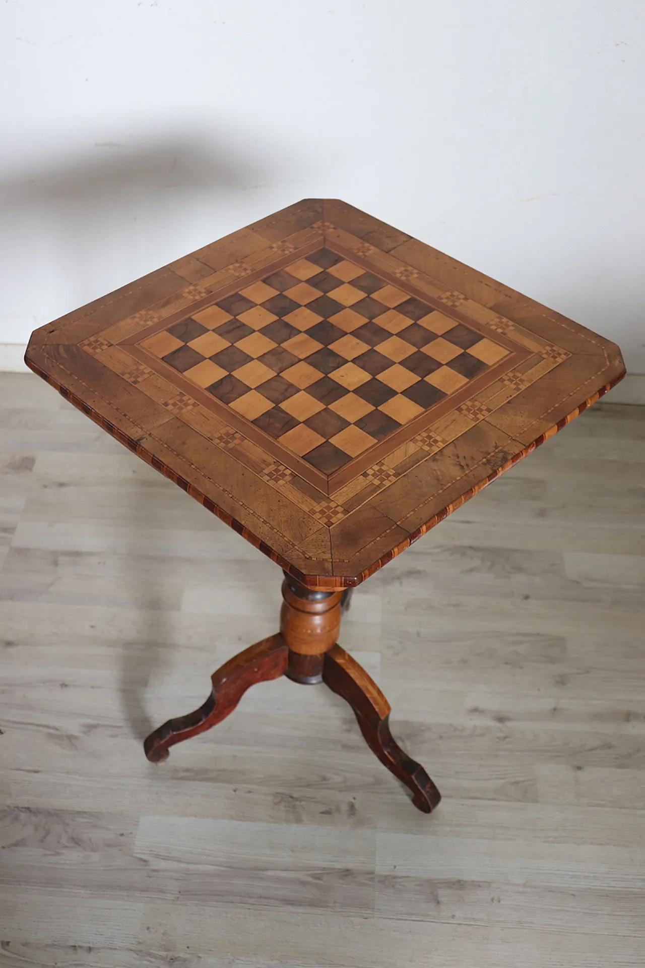 Inlaid walnut coffee table, 19th century 11