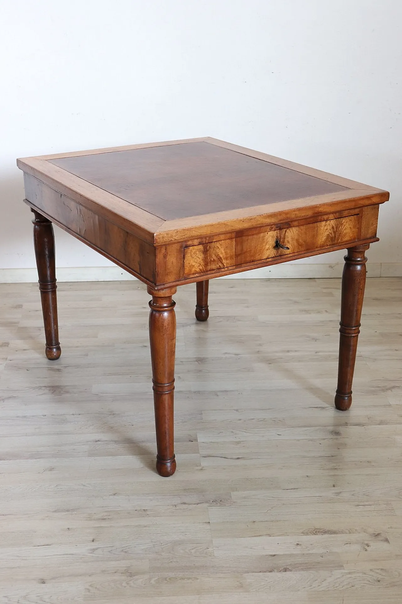 Walnut desk, 19th century 2