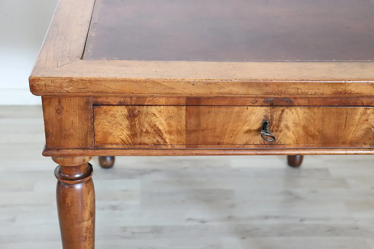 Walnut desk, 19th century 5