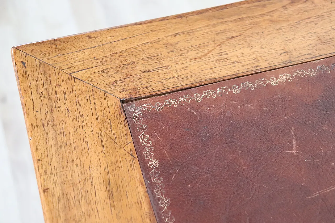 Walnut desk, 19th century 7
