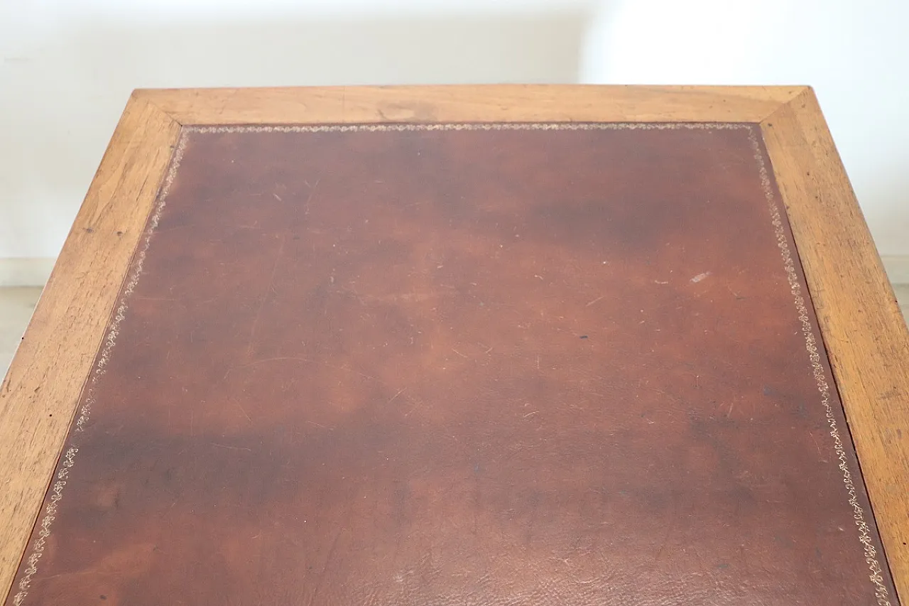 Walnut desk, 19th century 8