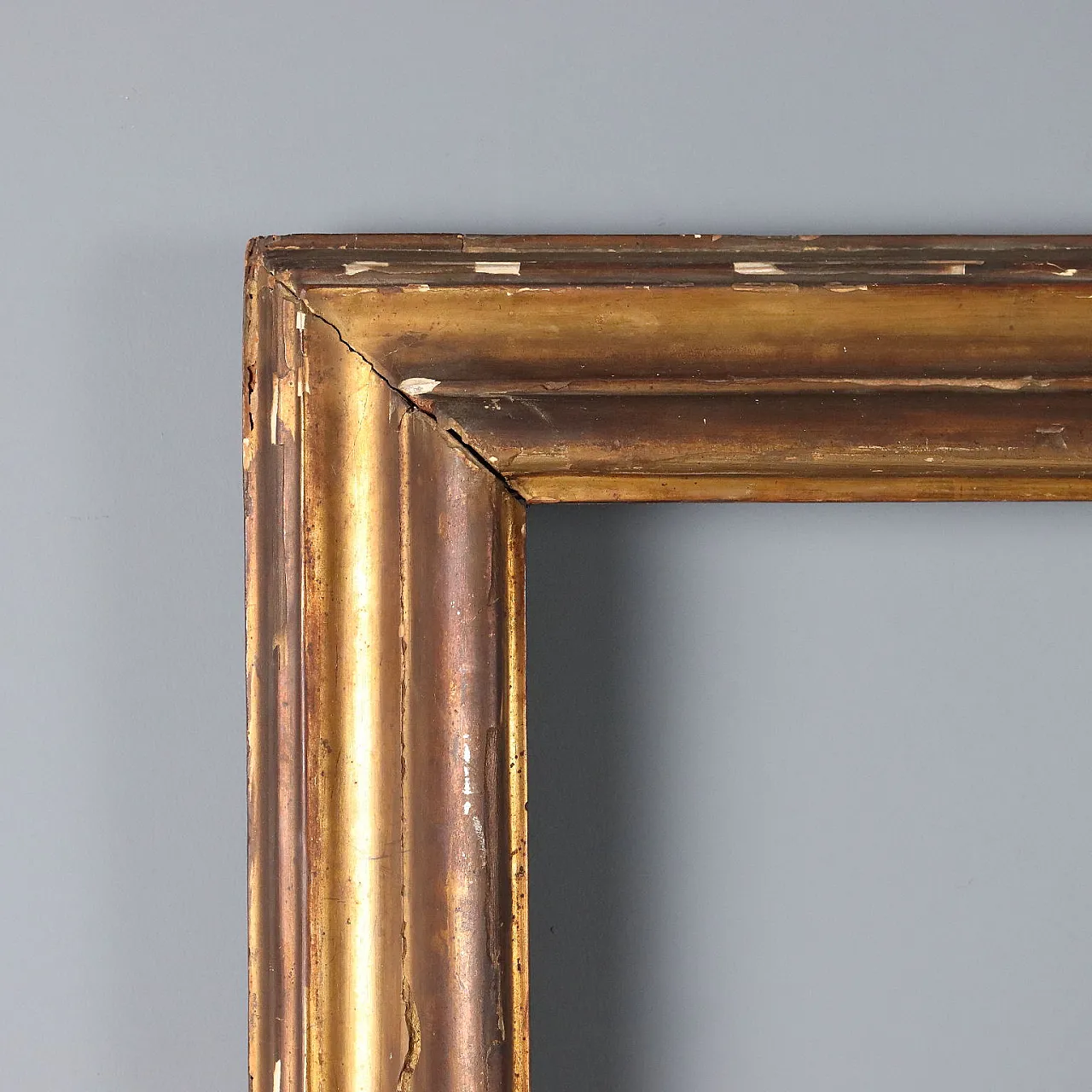 Shaped fir wood frame with gold leaf finish, 19th century 3
