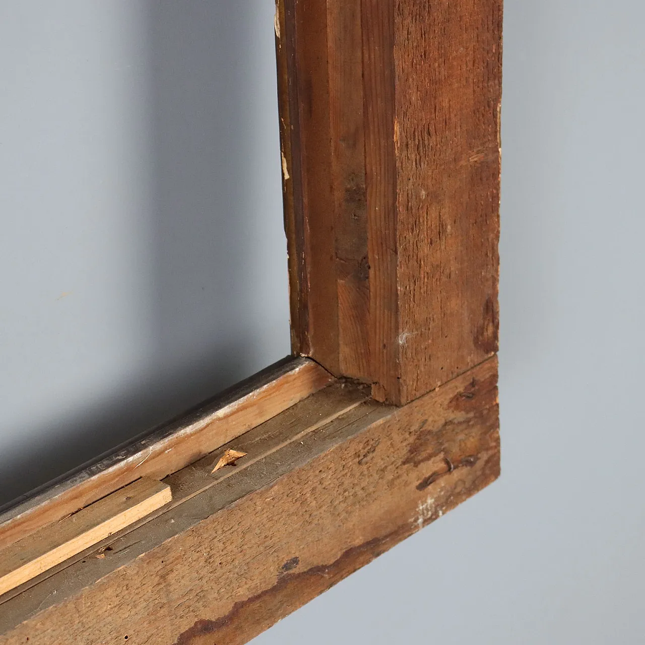 Shaped fir wood frame with gold leaf finish, 19th century 9