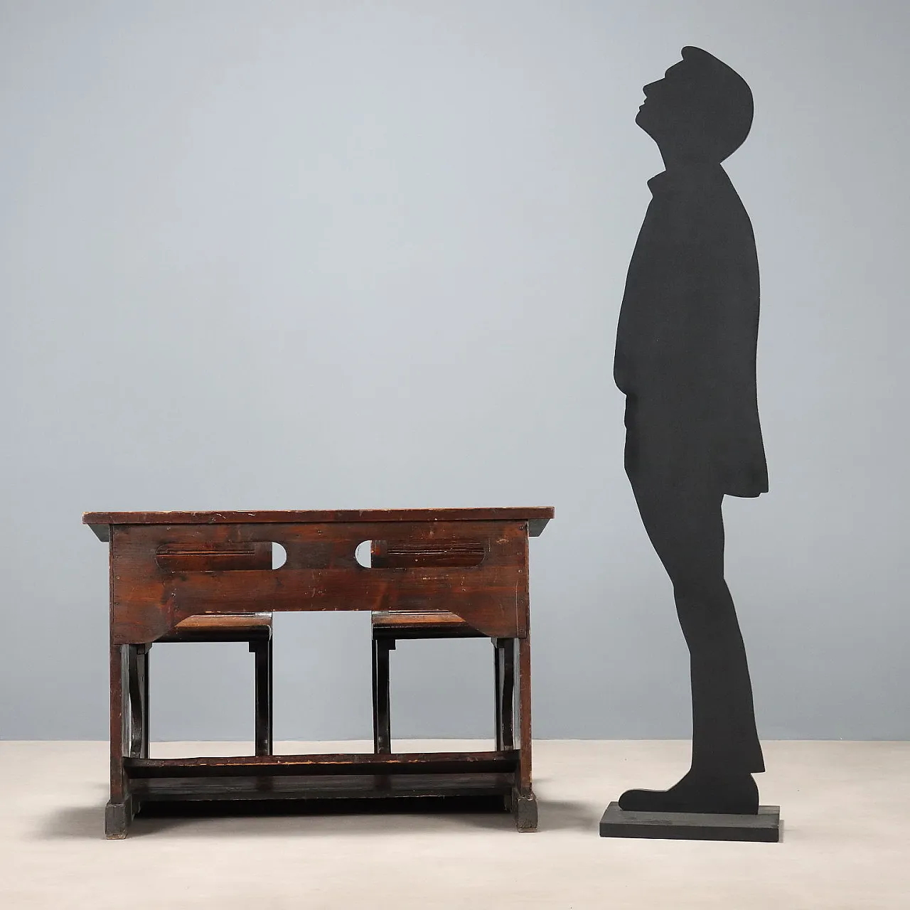 Banco scuola in larice tinto noce con due sedili ribaltabili, '800 2