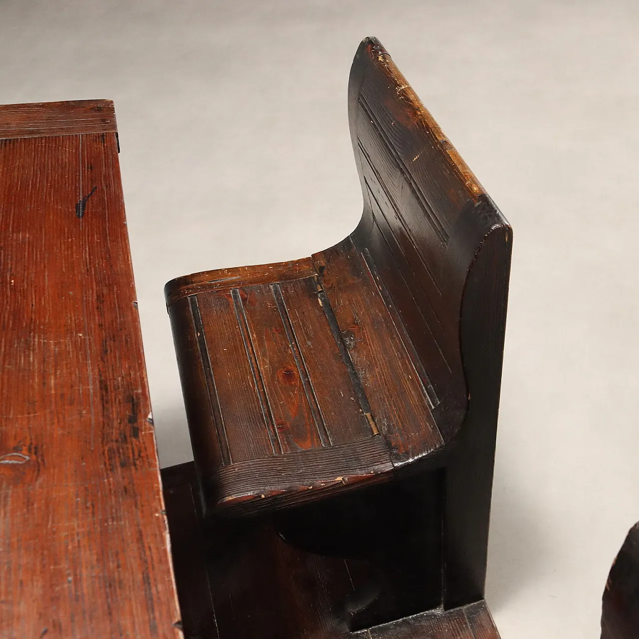 Banco scuola in larice tinto noce con due sedili ribaltabili, '800 6