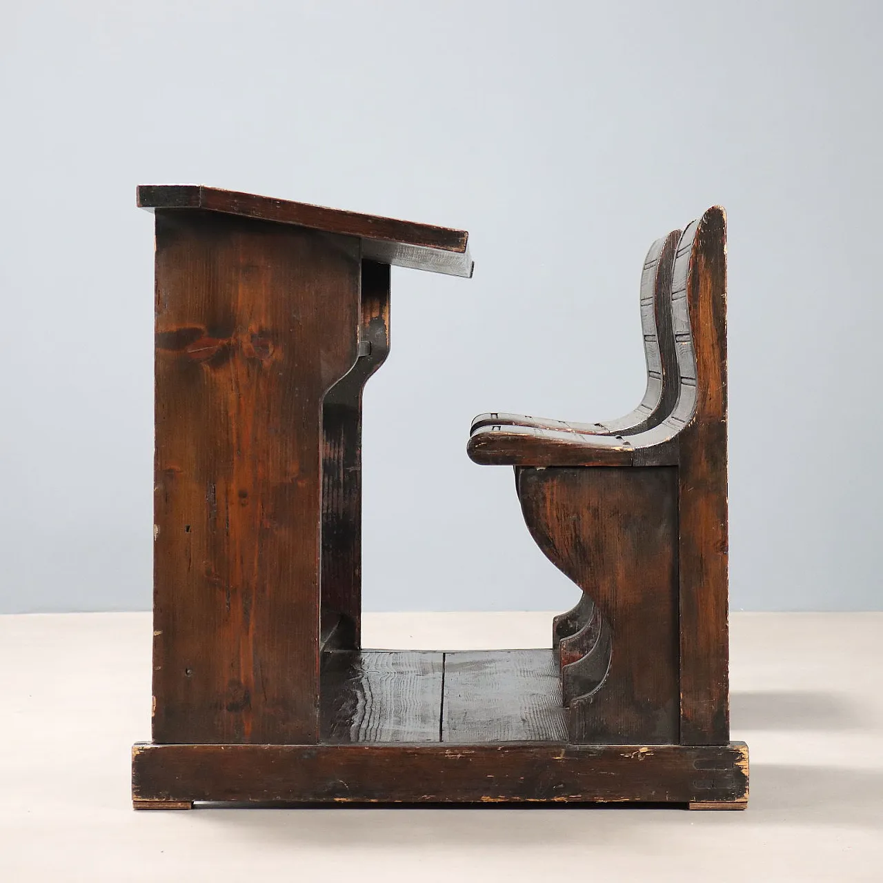 Banco scuola in larice tinto noce con due sedili ribaltabili, '800 10