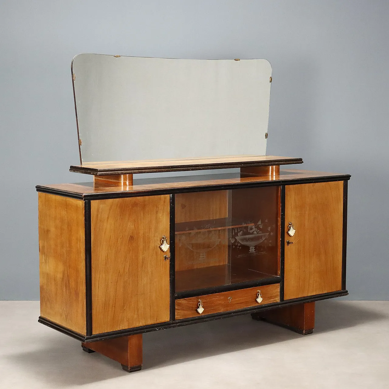 Credenza con impiallacciatura in noce, '800 1