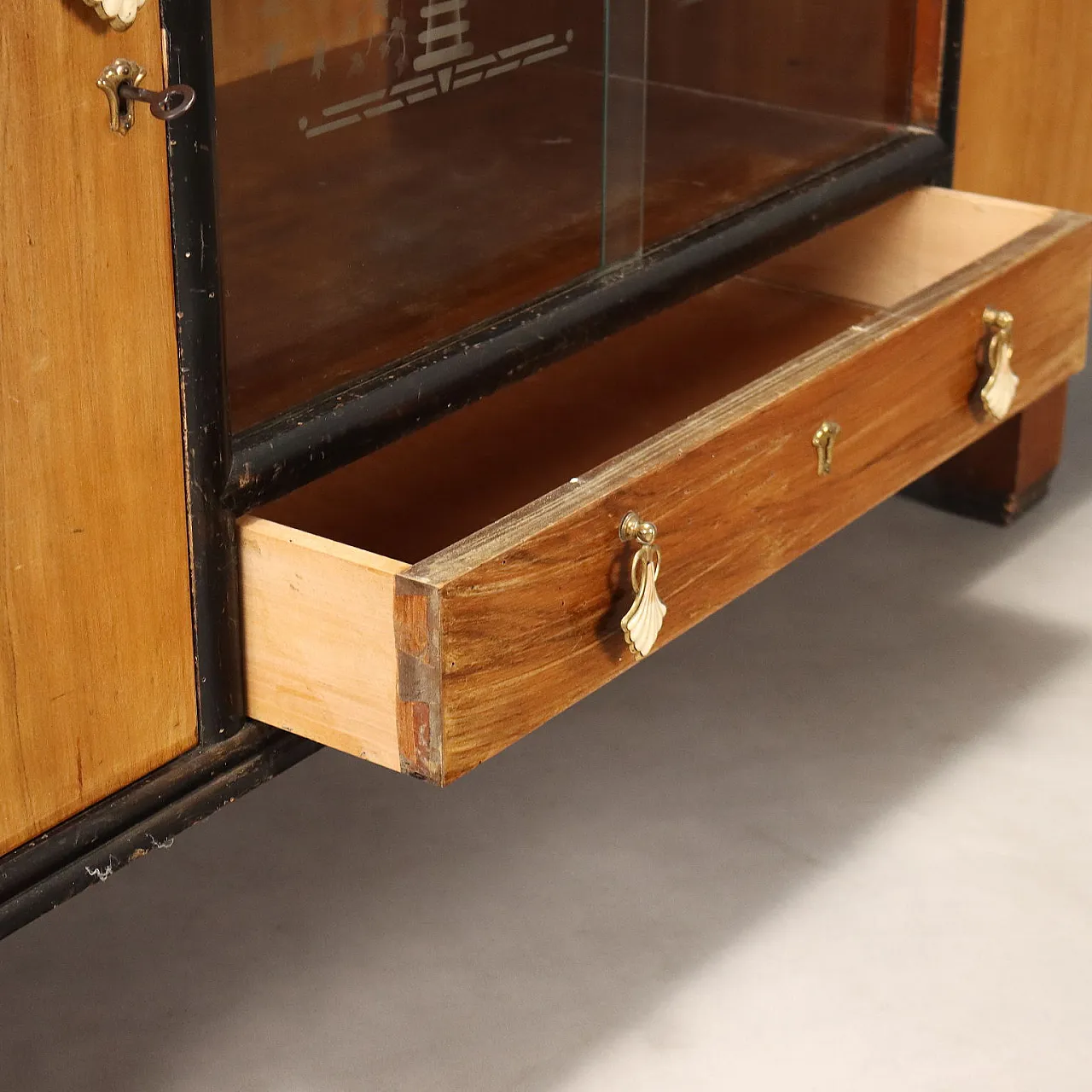 Credenza con impiallacciatura in noce, '800 5