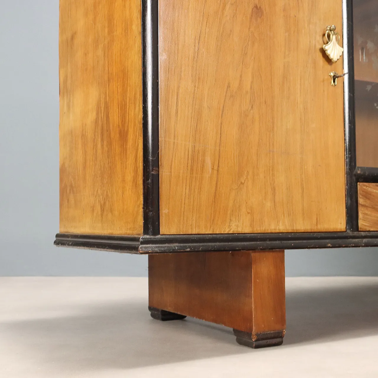 Credenza con impiallacciatura in noce, '800 9