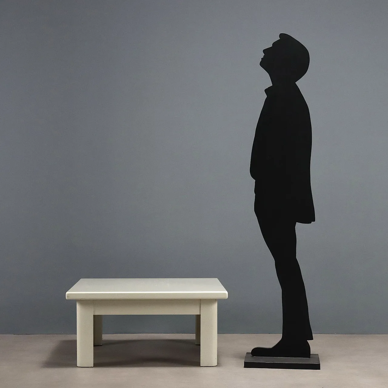 Tavolino in legno laccato bianco con piano quadrato, '900 2