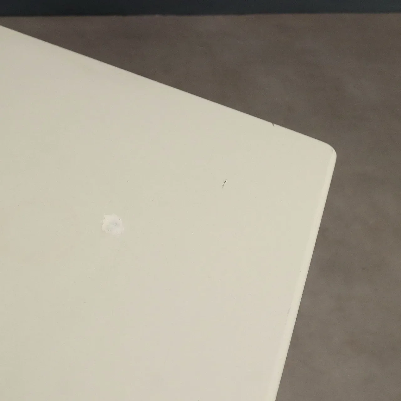 Tavolino in legno laccato bianco con piano quadrato, '900 7