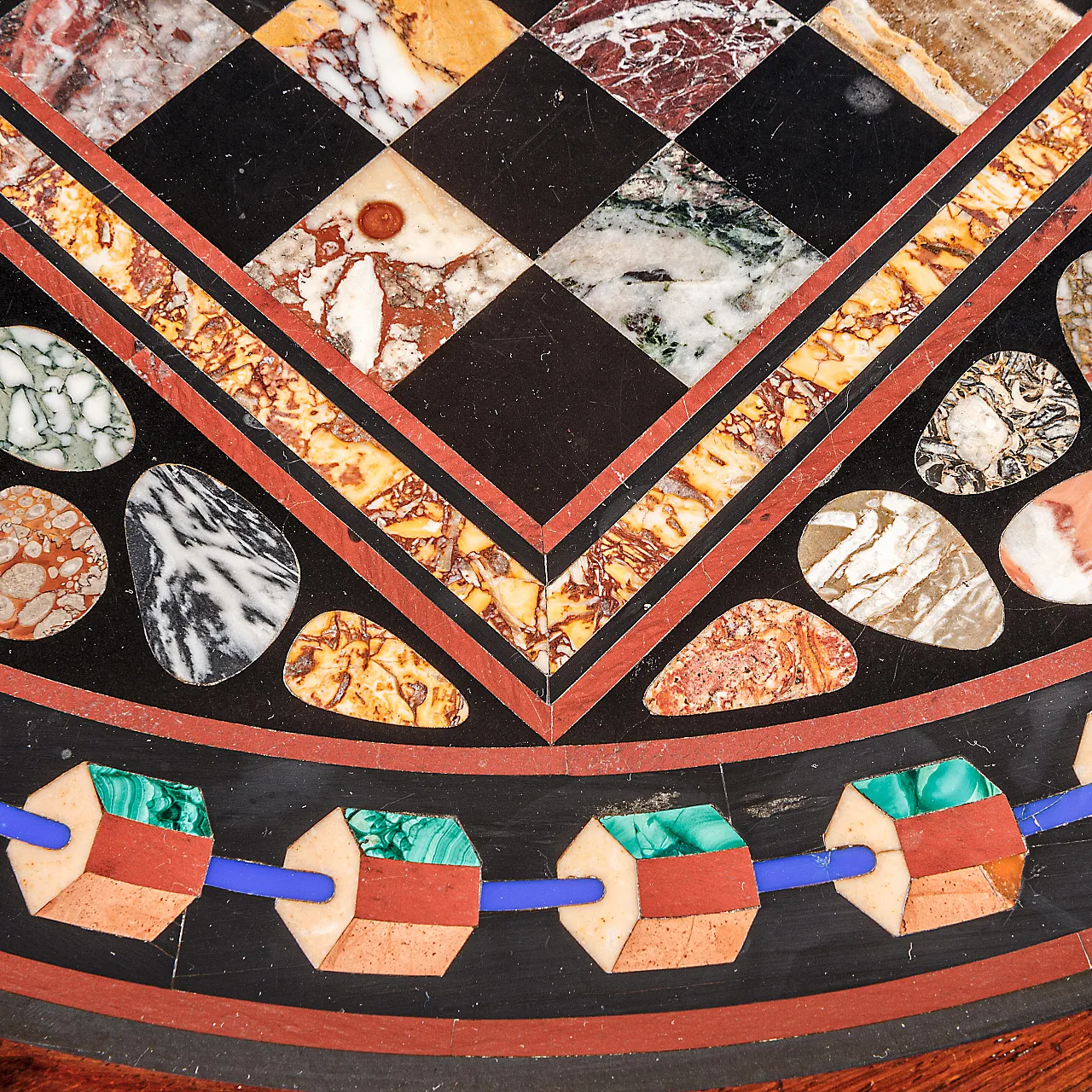 Tavolino in palissandro con piano in marmo commesso e scacchiera, metà '800 5