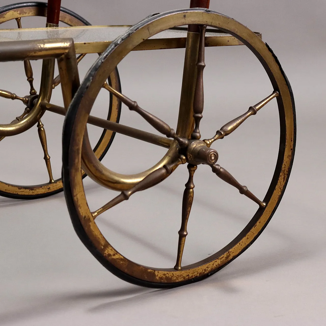 Carrello di servizio in legno, ottone e vetro, anni '50 5