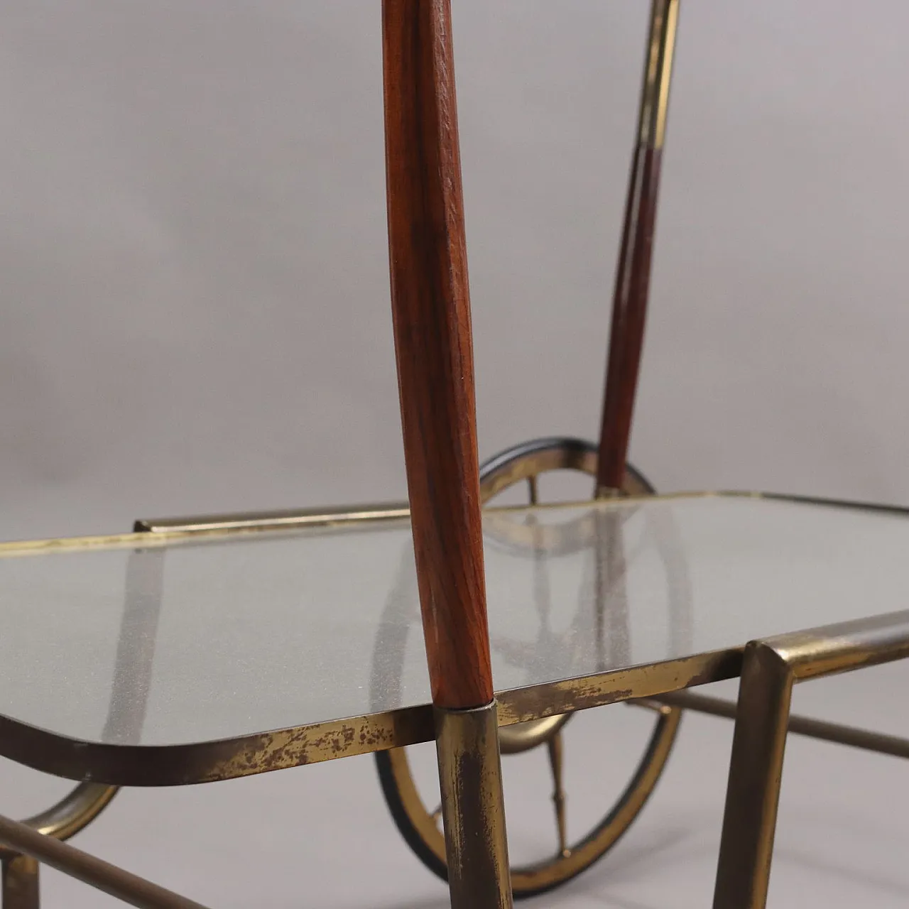 Carrello di servizio in legno, ottone e vetro, anni '50 6