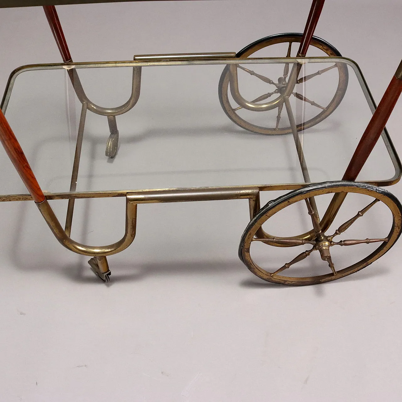 Carrello di servizio in legno, ottone e vetro, anni '50 8