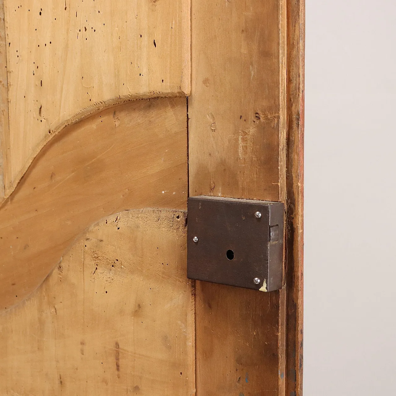 Two doors laquered poplar wardrobe with floral motifs, 18th century 8