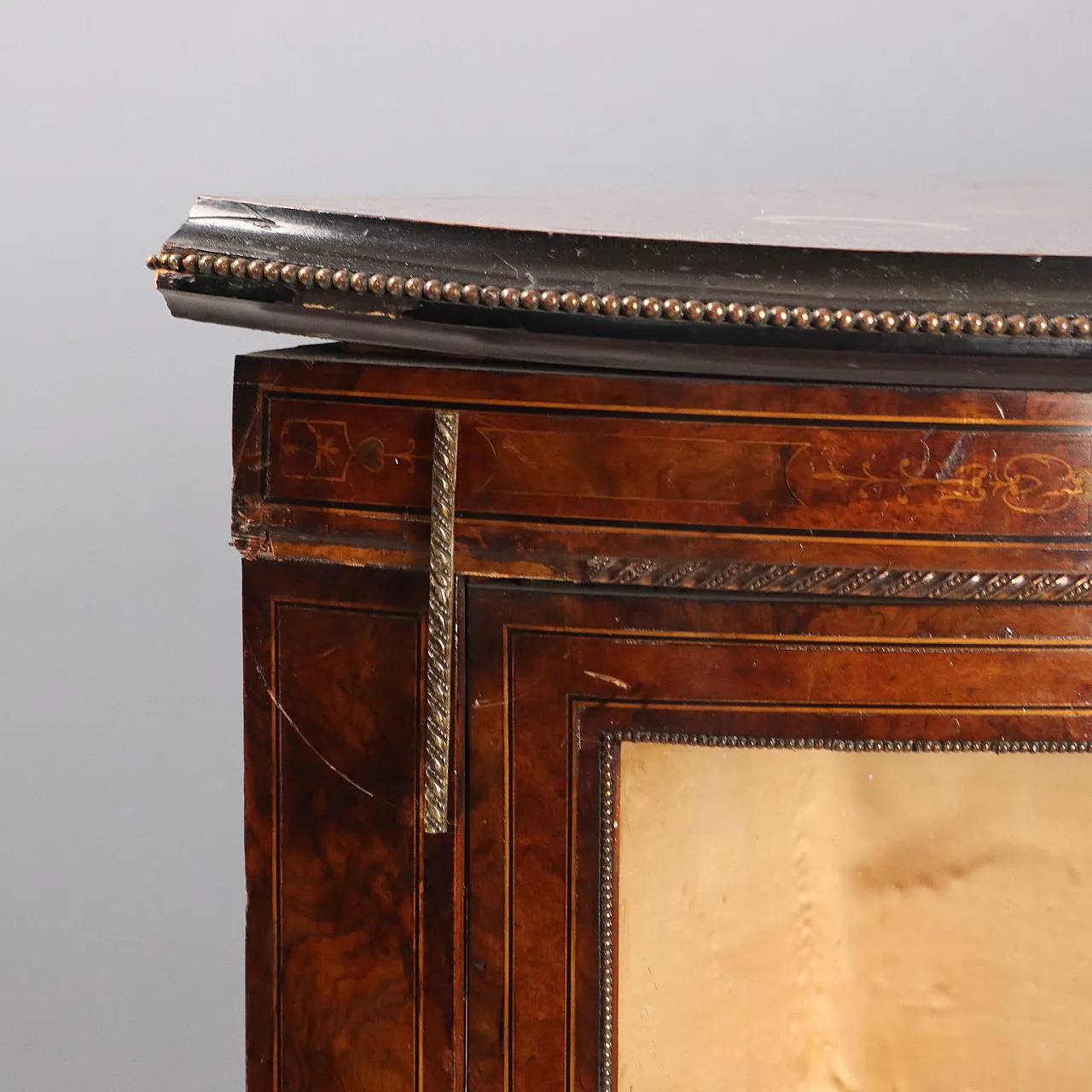 Walnut-root veneered cabinet in late Victorian style, late 19th century 7