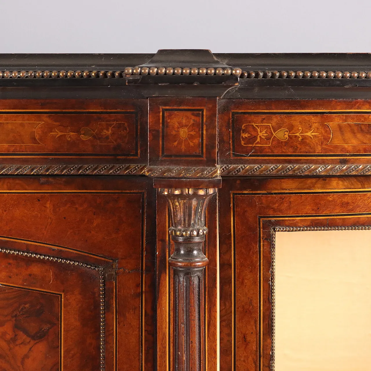 Walnut-root veneered cabinet in late Victorian style, late 19th century 8