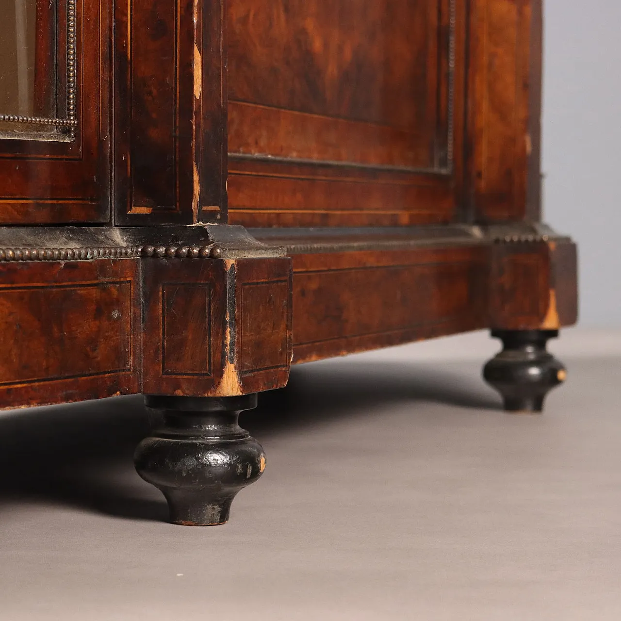 Walnut-root veneered cabinet in late Victorian style, late 19th century 10