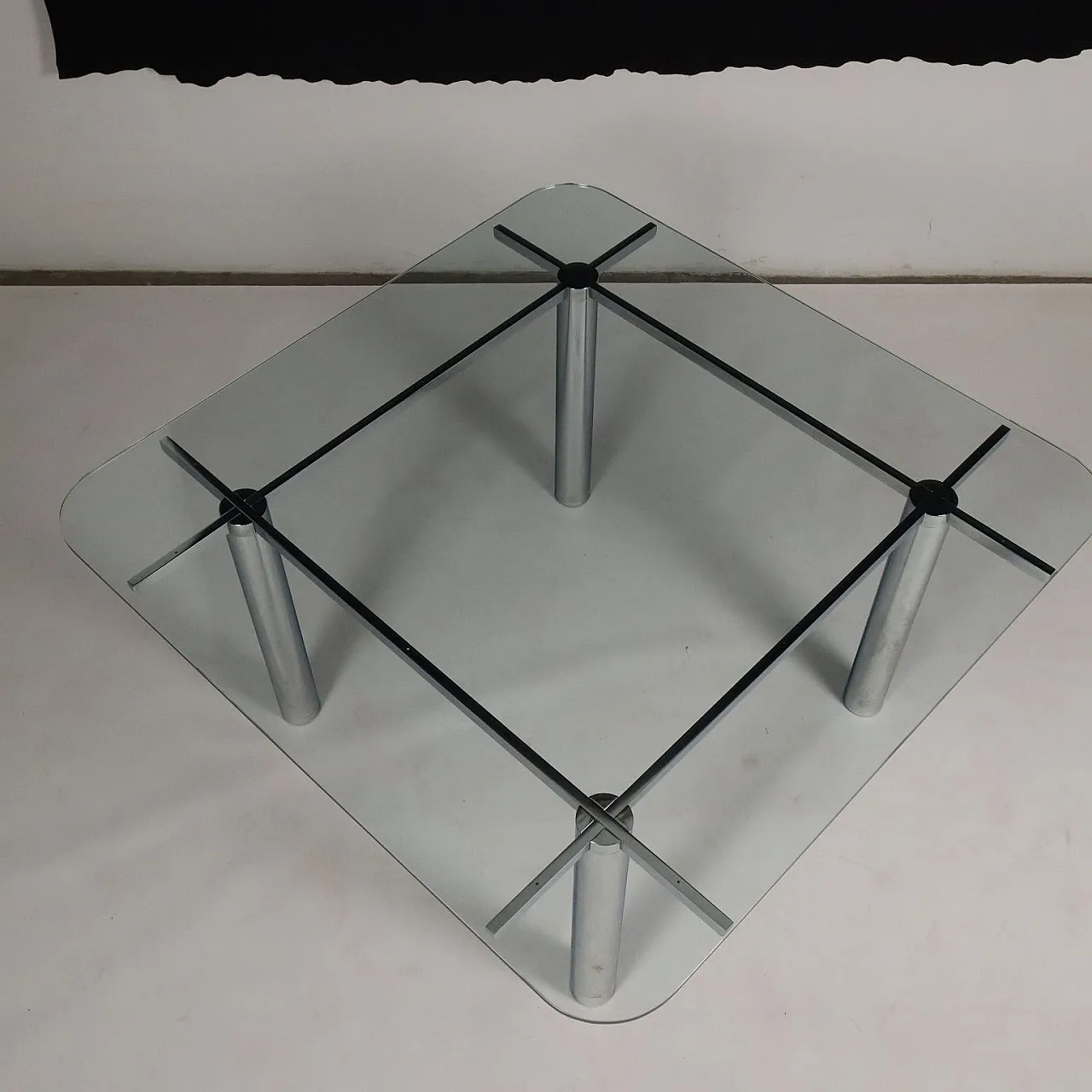 Tavolo quadrato in vetro con base in metallo cromato, anni '80 4