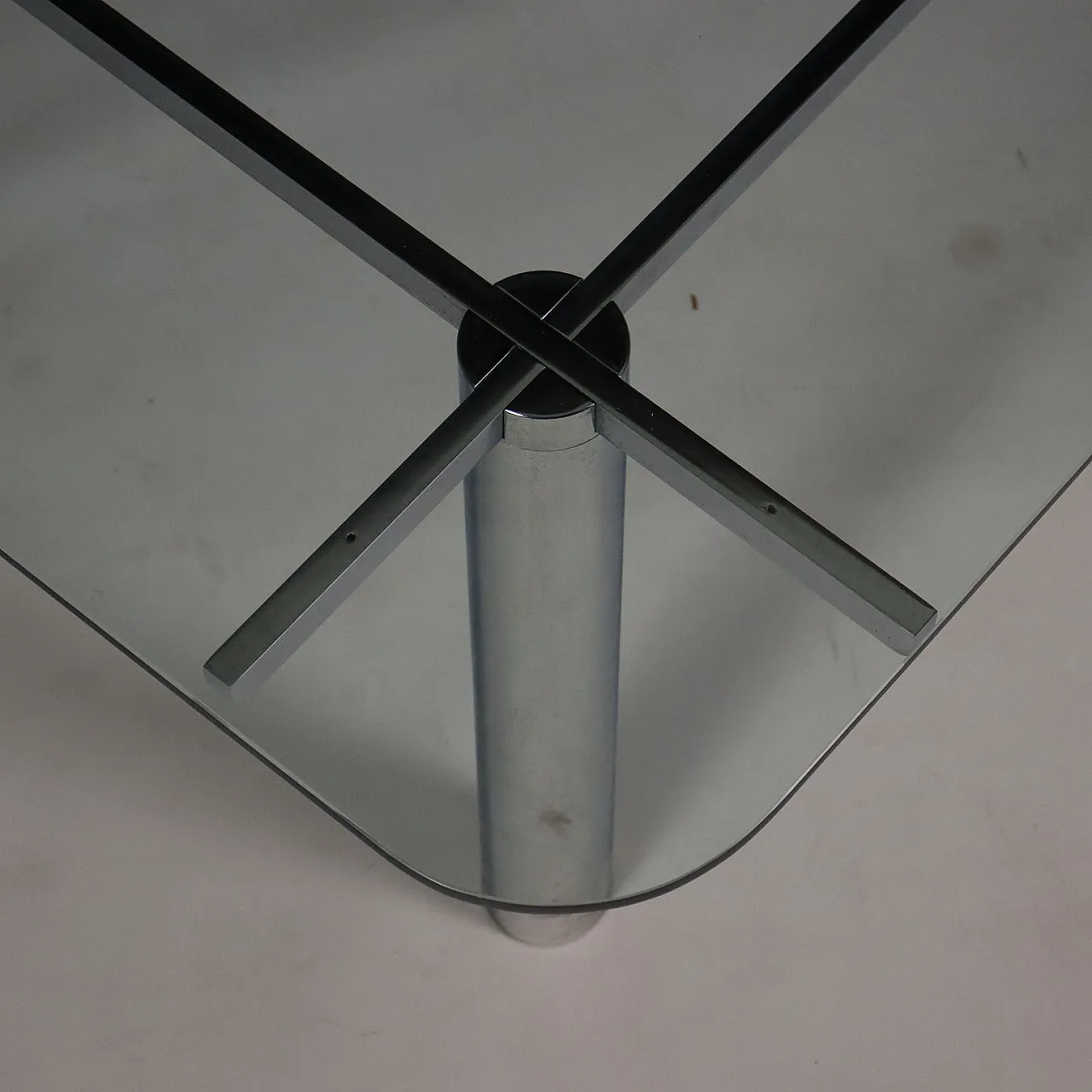 Tavolo quadrato in vetro con base in metallo cromato, anni '80 5