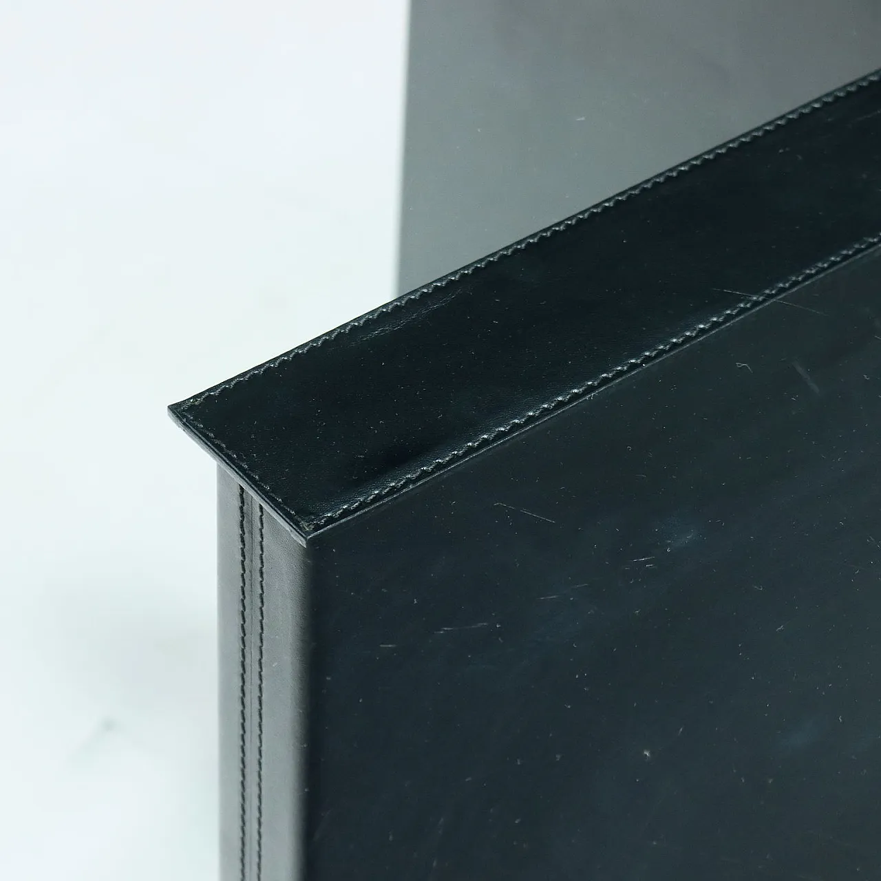 Tavolo con piano in vetro, anni '80 7