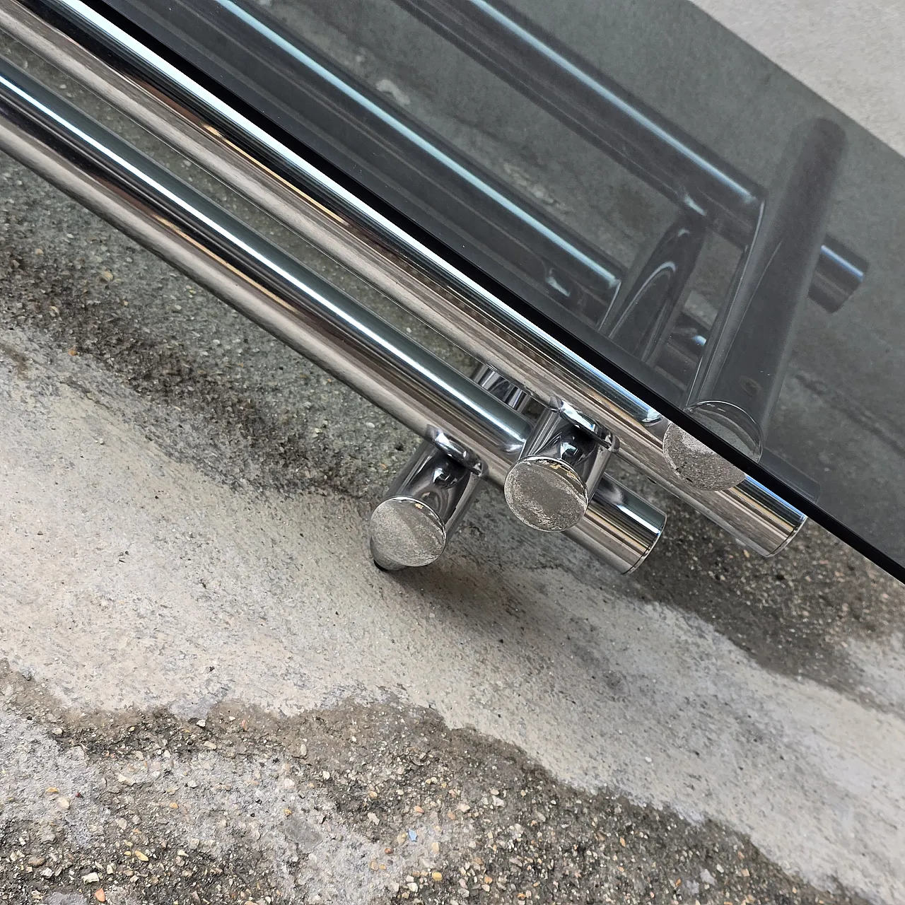 Modern coffee table in glass and chromed steel, 1970s 6