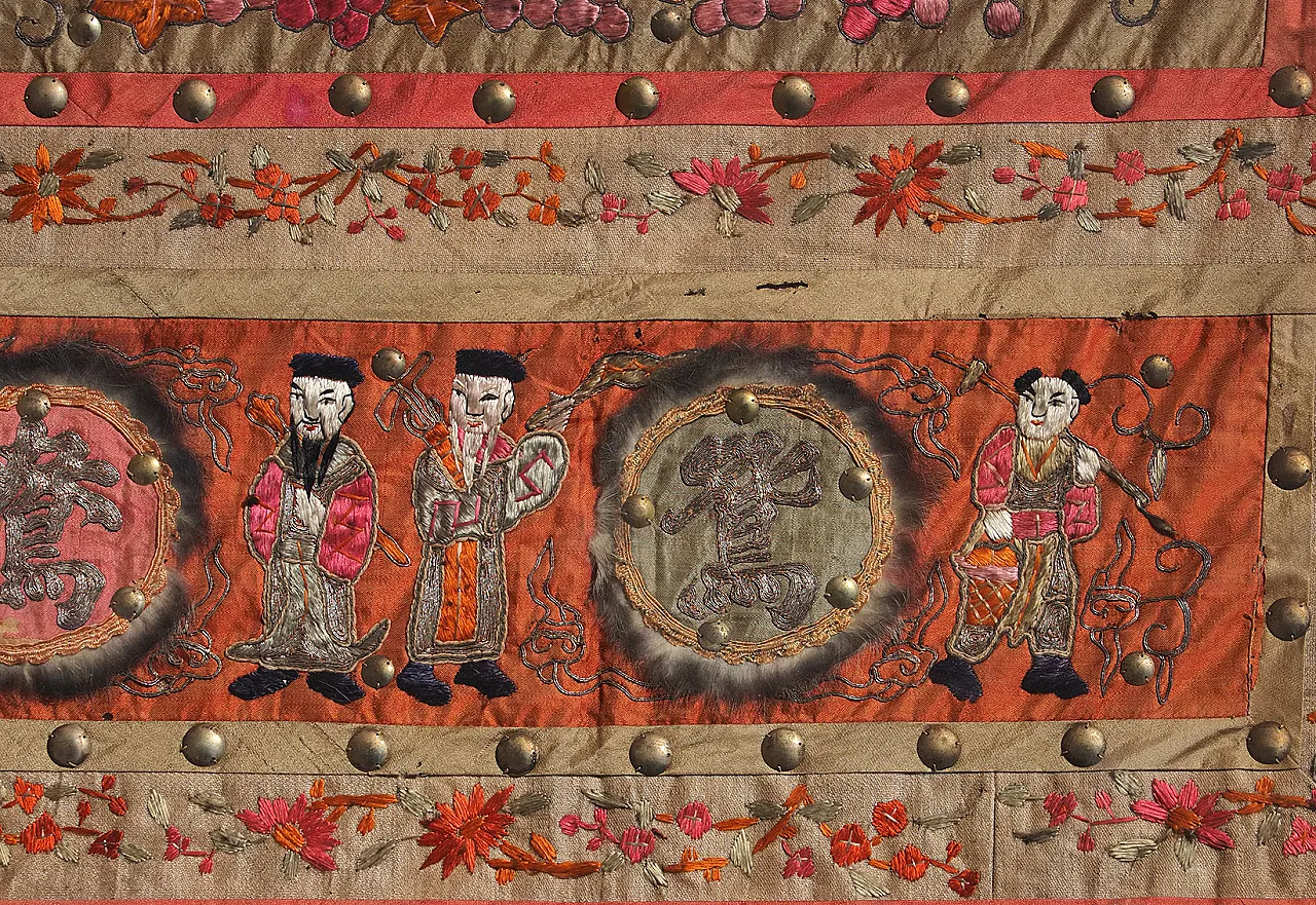 Coppia di tessuti cerimoniali cinesi in seta ricamata, '800 3