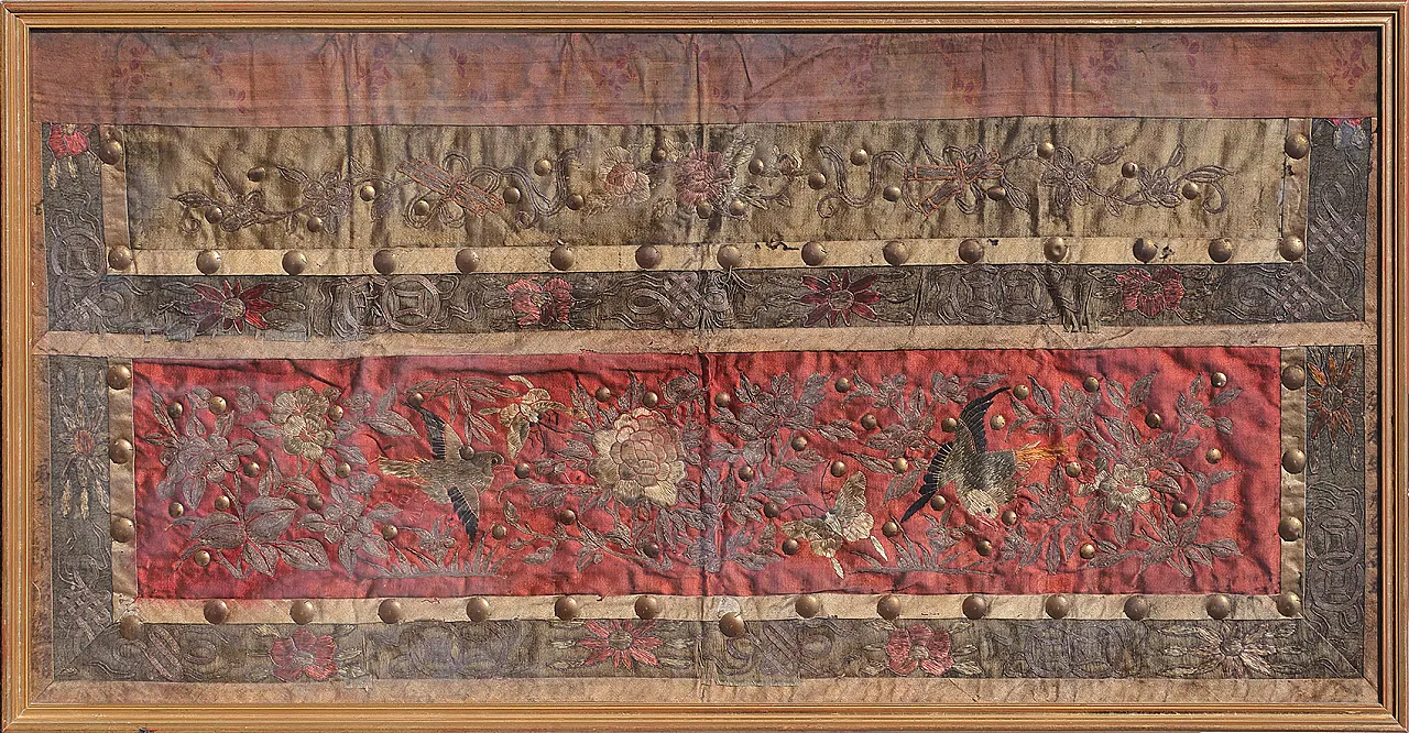 Coppia di tessuti cerimoniali cinesi in seta ricamata, '800 5