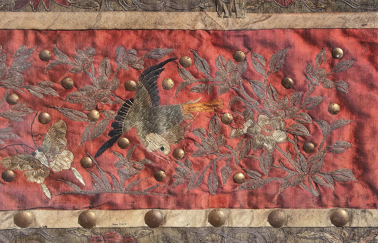 Coppia di tessuti cerimoniali cinesi in seta ricamata, '800 6