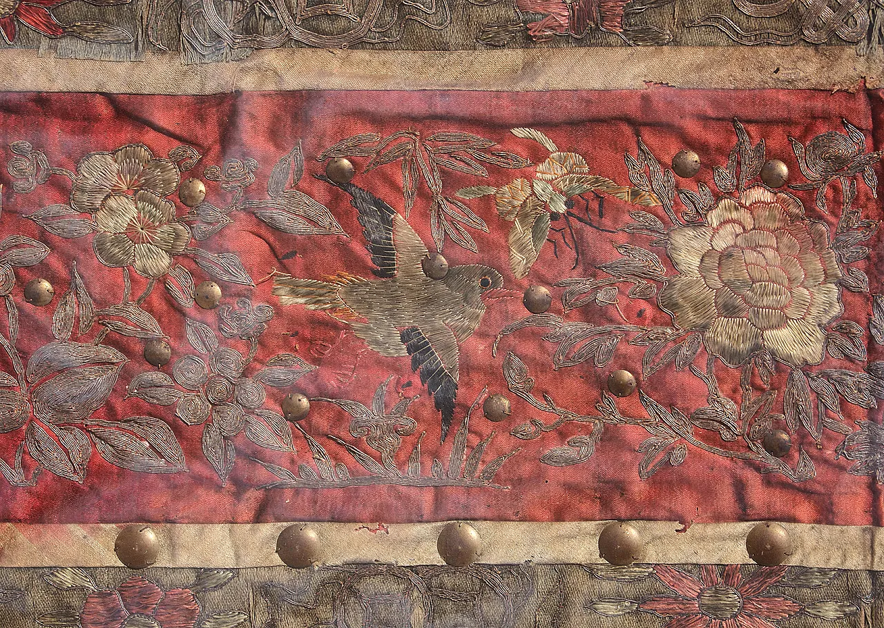 Coppia di tessuti cerimoniali cinesi in seta ricamata, '800 7